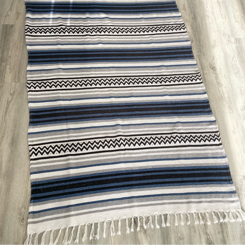 Southwestern style blanket | 46β x 70β - Picture 2 of 13